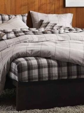 New 4  STANDARD SIZE Brooklinen Gray Plaid PILLOW CASES 2 Patterns